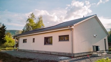 mainHAUS - Bungalow mit Eingangsüberdachung in Bischofsheim - Außenansicht