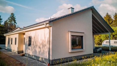 mainHAUS - Bungalow mit Eingangsüberdachung in Bischofsheim - Außenansicht