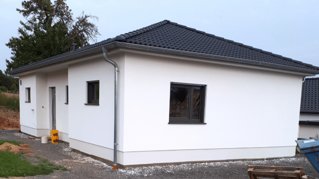 mainHAUS - Bungalow mit Eingangsüberdachung in Steinach