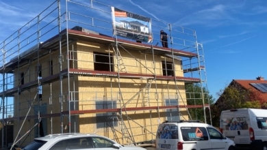 mainHAUS - Stadtvilla mit Pultdach in Werneck-Schleerieth - Hausmontage