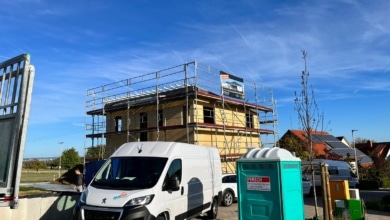 mainHAUS - Stadtvilla mit Pultdach in Werneck-Schleerieth - Hausmontage